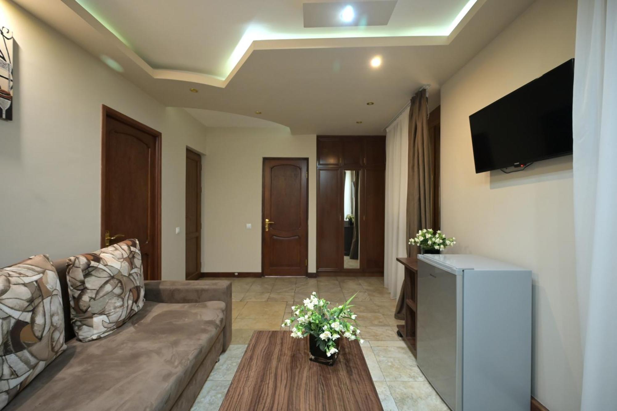 Time Hotel & Tours Erywań Zewnętrze zdjęcie